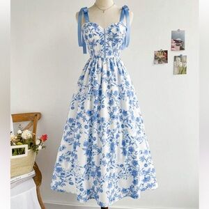 Women Floral Blue and White Maxi Dress Size Small